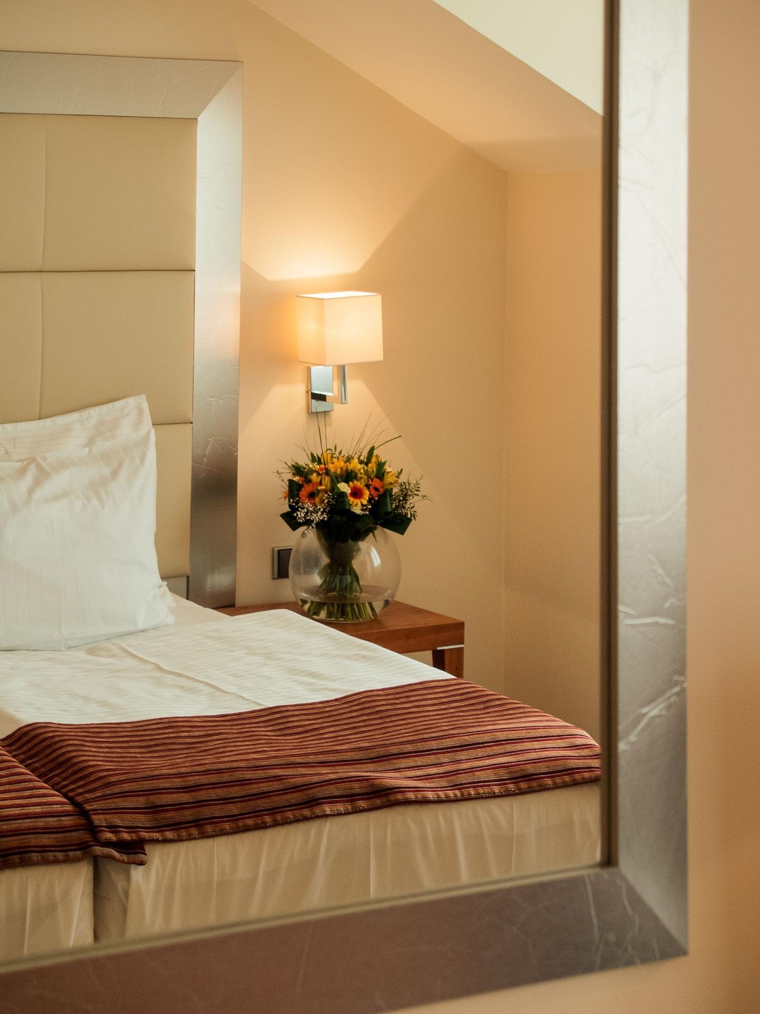 Design Merrion Hotel Прага Екстер'єр фото