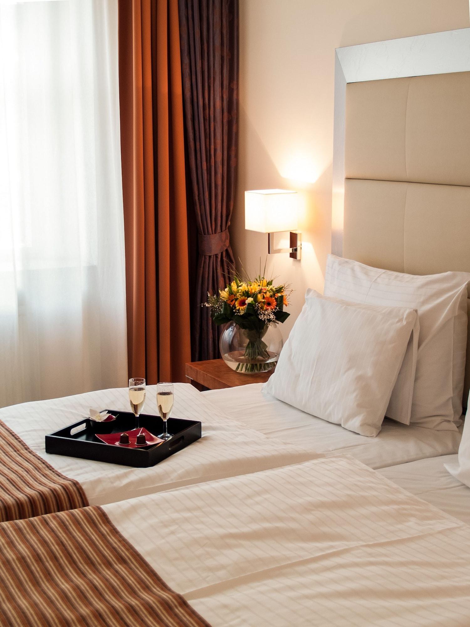 Design Merrion Hotel Прага Екстер'єр фото