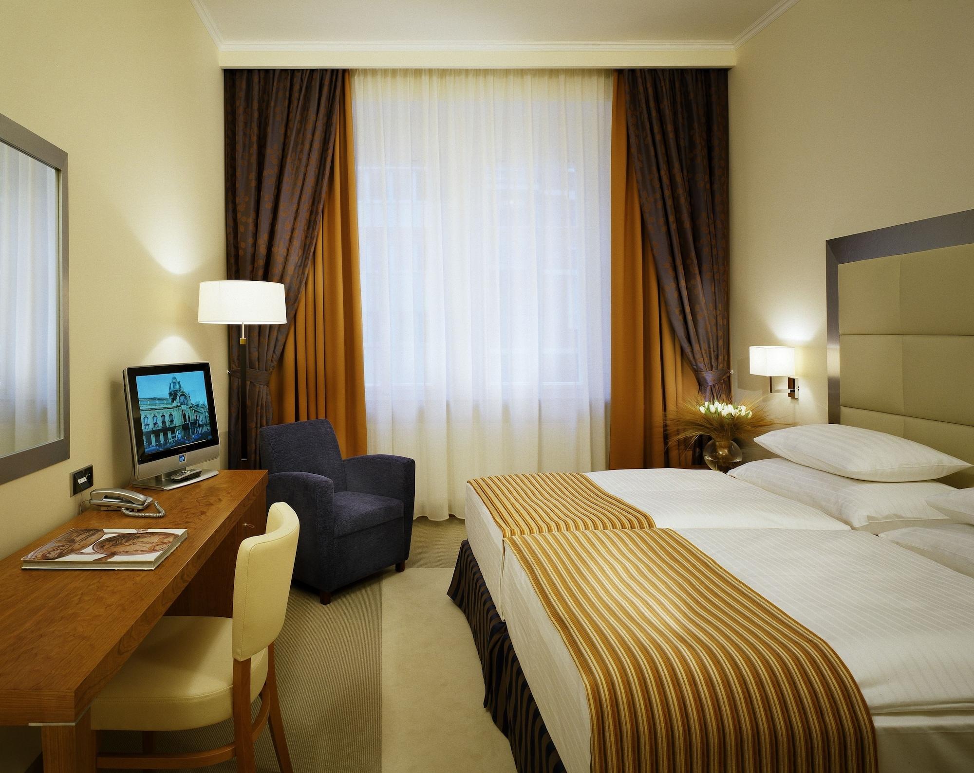 Design Merrion Hotel Прага Екстер'єр фото