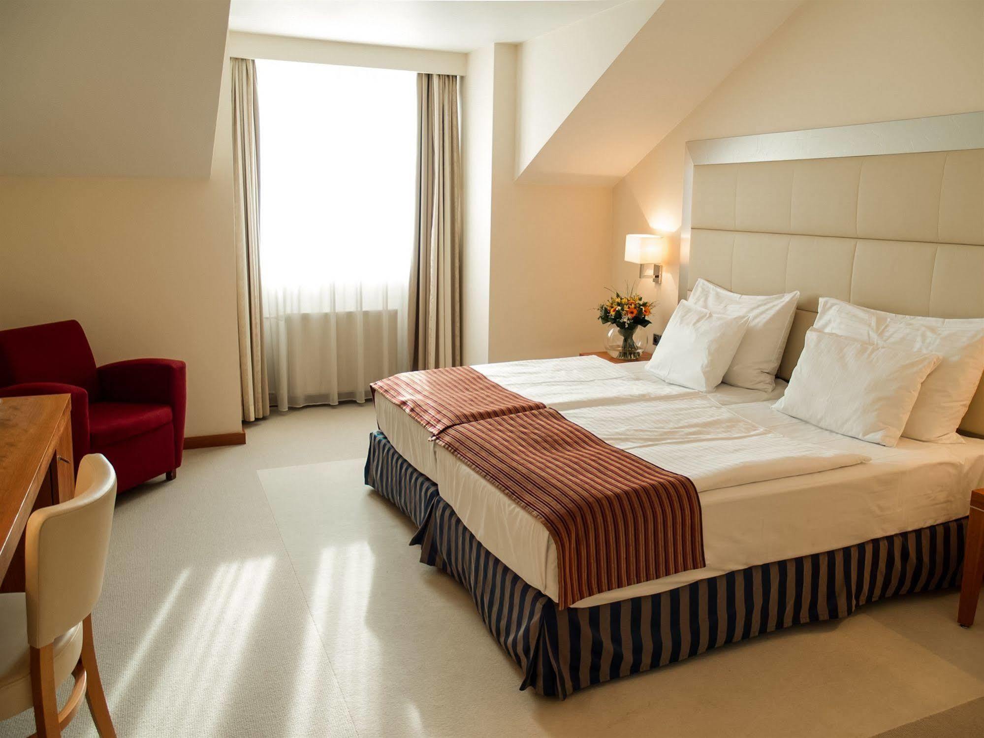 Design Merrion Hotel Прага Екстер'єр фото